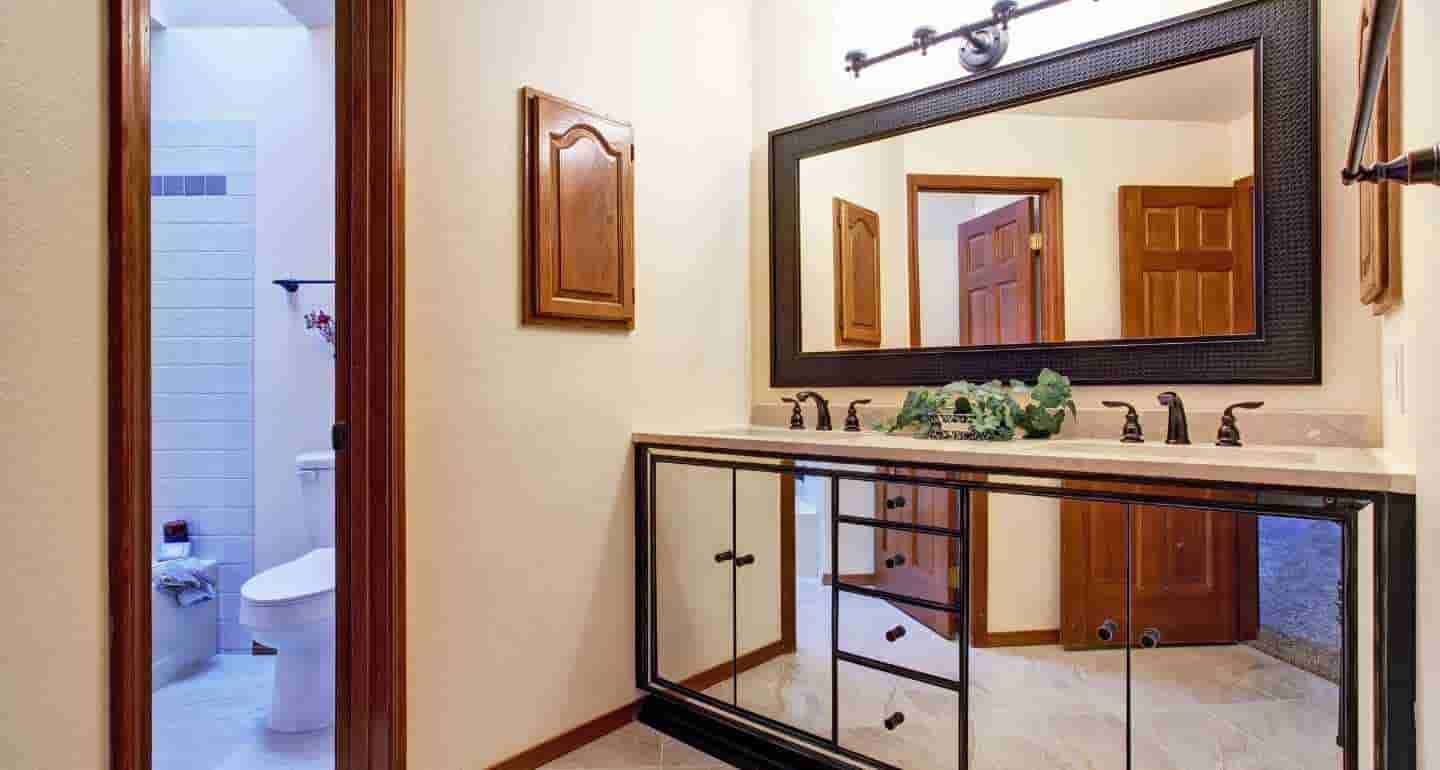 Top-Bathroom-Mirror-Cabinets-India